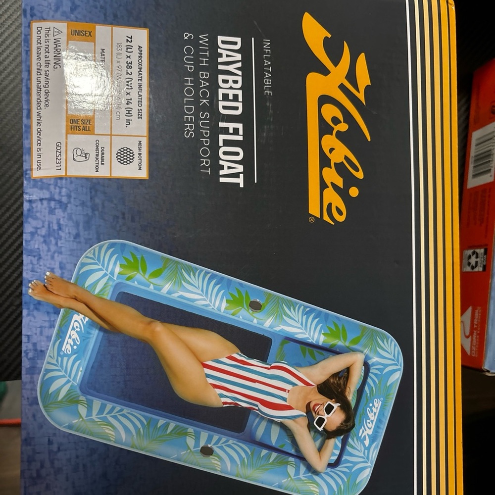 Day bed pool float